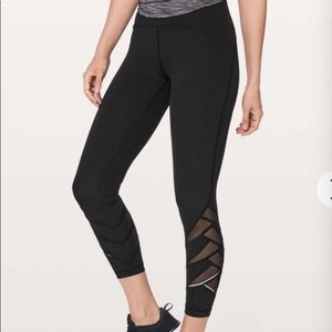 Lululemon motionful 7/8 tight 25”